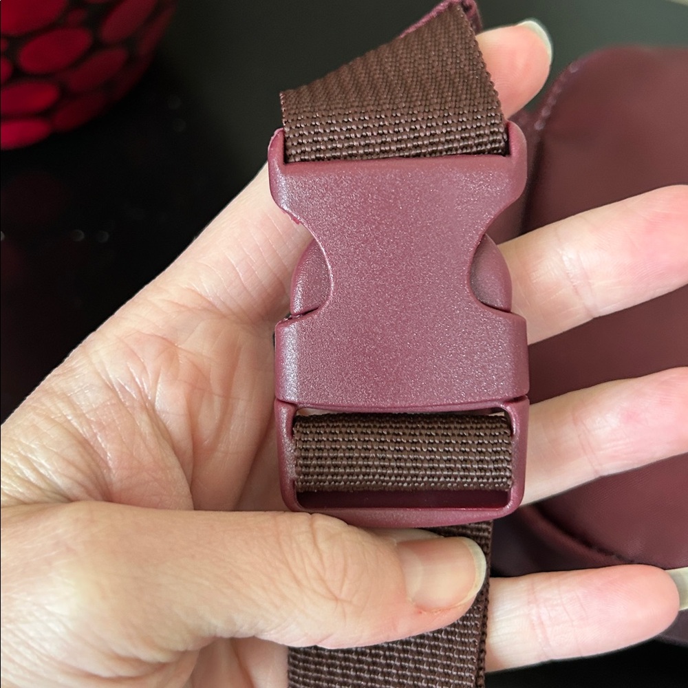 Summer & Rose Maroon Belt Bag Fanny Pack Crossbody Adjustable Strap New - Picture 6 of 12
